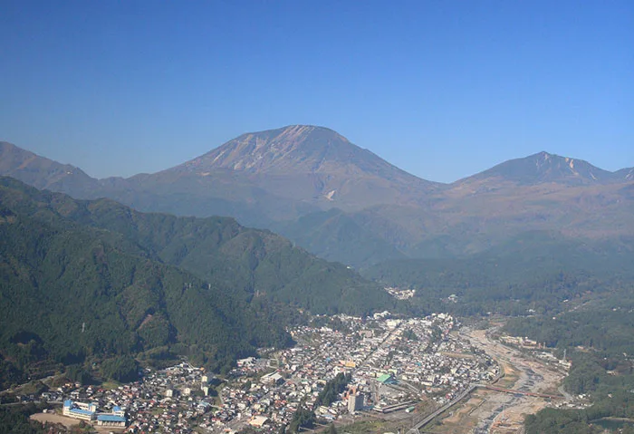 男体山と日光門前町(写真提供:日光市観光協会)